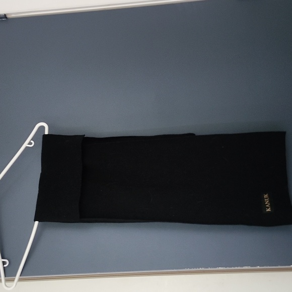 Kanuk black scraf59×8 - Picture 1 of 2